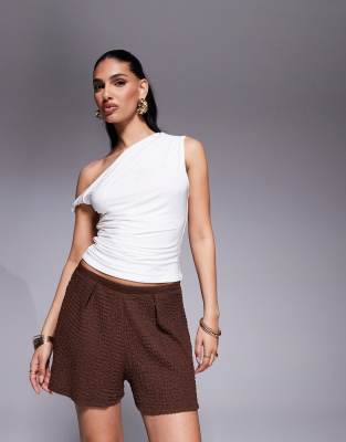 ASOS DESIGN - Strukturierte Shorts in Schokobraun