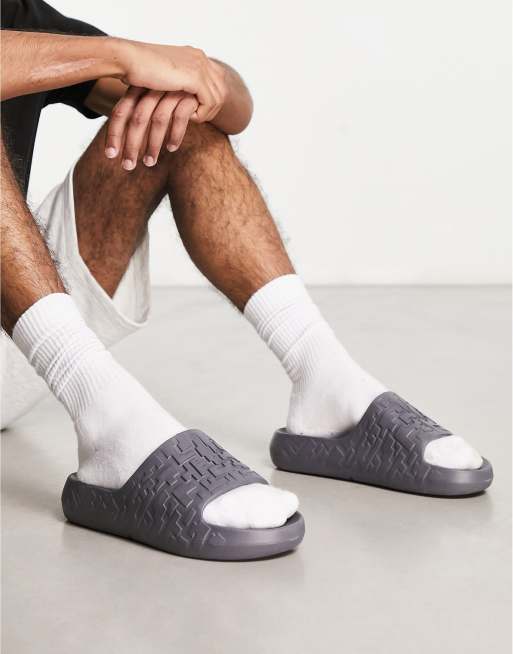 ASOS DESIGN – Strukturierte Slider in Grau mit dicker Sohle