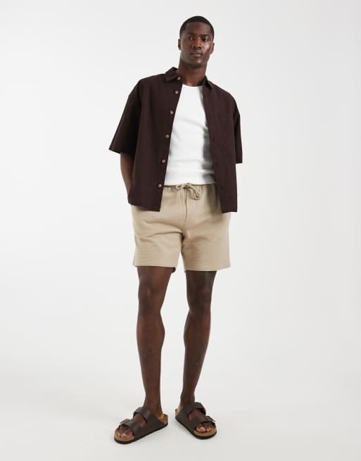 ASOS DESIGN – Strukturierte Slim-Fit-Shorts aus Jersey in Beige, 2 von 5