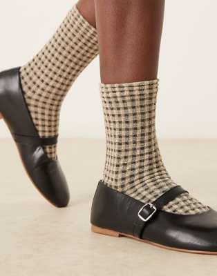 ASOS DESIGN - Strukturierte Socken in Cremeweiß und Schwarz mit Mini-Karomuster
