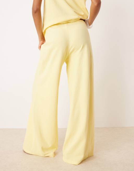ASOS DESIGN – Strukturierte Strickhose in Buttermilchgelb mit weitem Bein, Kombiteil, 2 von 5