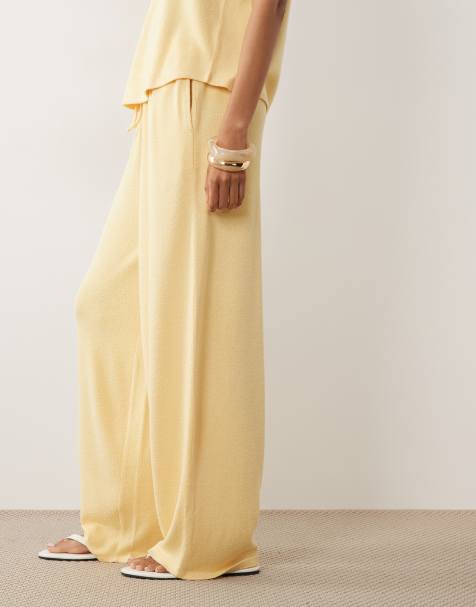 ASOS DESIGN – Strukturierte Strickhose in Buttermilchgelb mit weitem Bein, Kombiteil - view 1