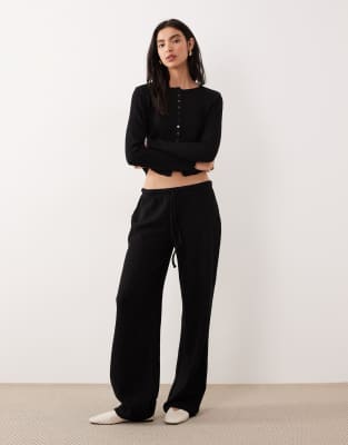 ASOS DESIGN - Strukturierte Strickhose in Schwarz mit geradem Bein und Kordelzugbund