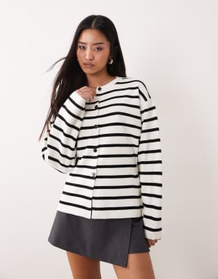 ASOS DESIGN - Strukturierte Strickjacke in Schwarz-Weiß gestreift mit Rundhalsausschnitt-Bunt