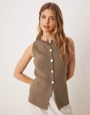 ASOS DESIGN - Strukturierte Strickweste in Mokka mit Rundhalsausschnitt und goldfarbenen Knöpfen-Braun