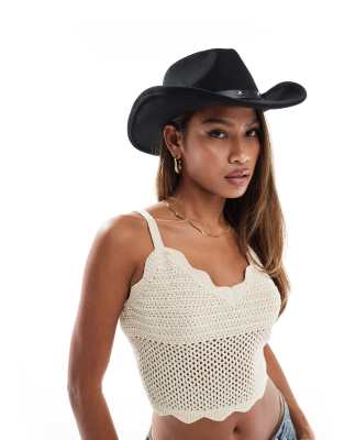 ASOS DESIGN - Strukturierter Cowboyhut in Schwarz mit sternförmigen Details