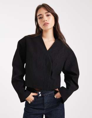 ASOS DESIGN - Strukturierter Cropped Blazer in Schwarz