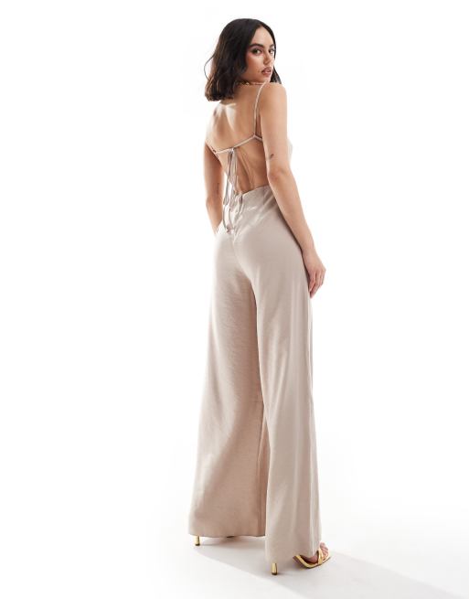 ASOS DESIGN Strukturierter Jumpsuit in Taupe mit geradem Bein Riemchendesign und Cut outs ASOS