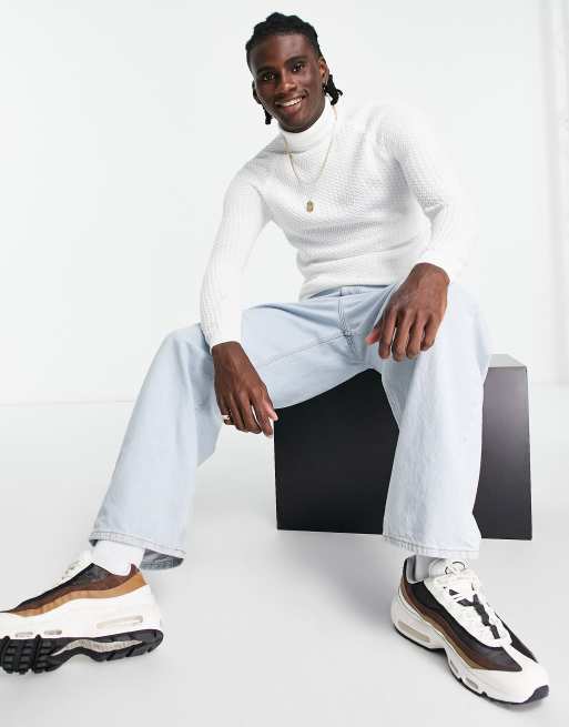 ASOS DESIGN – Strukturierter Muskelpullover mit Rollkragen in Weiß, 3 von 4
