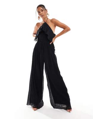 ASOS DESIGN - Strukturierter Neckholder-Jumpsuit in Schwarz mit weitem Bein und Rüschen