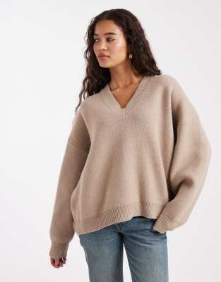ASOS DESIGN - Strukturierter Pullover in Pilzbraun mit V-Ausschnitt und extrem-kastigem Schnitt-Neutral