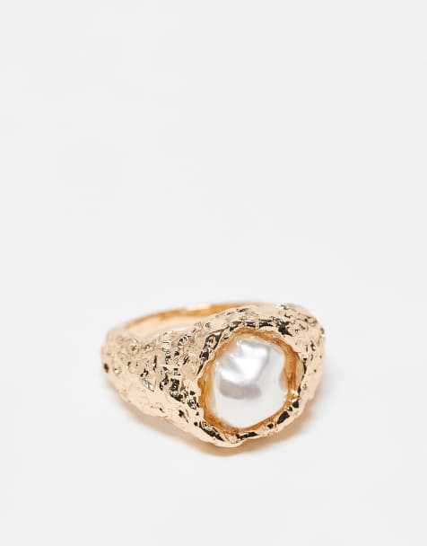 ASOS DESIGN – Strukturierter Ring in Gold in geschmolzener Optik mit Kunstperle - view 1