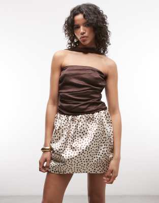 ASOS DESIGN - Strukturierter Satin-Minirock mit Punktemuster-Bunt