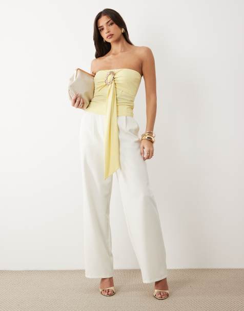 ASOS DESIGN – Strukturiertes, anschmiegsames, trägerloses Oberteil in Gelb mit Metalldetail - view 1