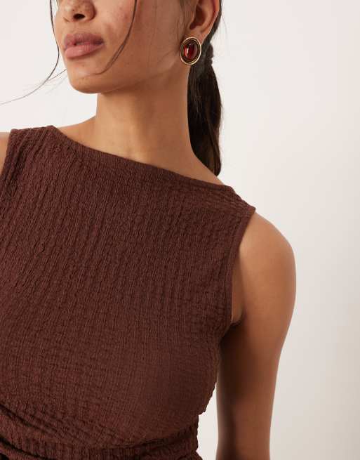 ASOS DESIGN – Strukturiertes, asymmetrisches Oberteil in Schokobraun mit geraffter Taille, 3 von 4