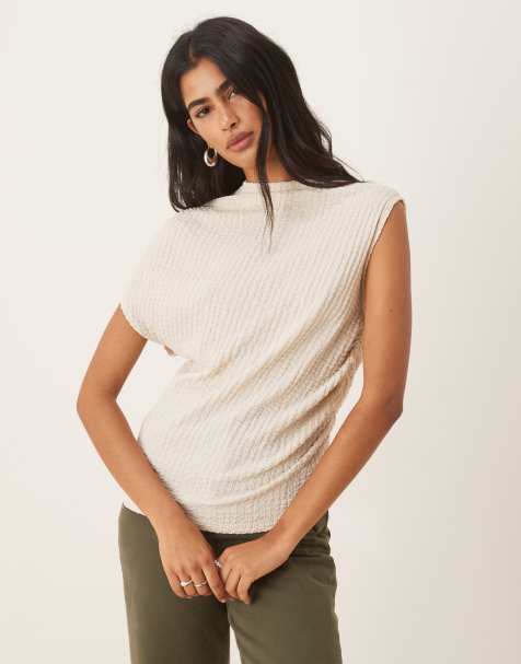 ASOS DESIGN – Strukturiertes, asymmetrisches T-Shirt in Creme mit seitlicher Raffung - view 1