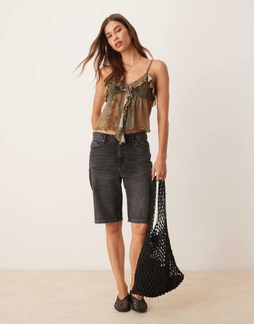 ASOS DESIGN – Strukturiertes Babydoll-Oberteil in Braun mit schmalen Trägern und Rüschen, 2 von 4