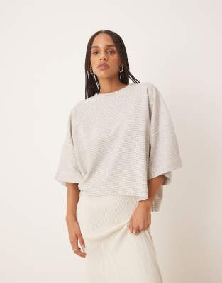 ASOS DESIGN - Strukturiertes, kurzärmliges T-Shirt in neutraler Farbe mit Streifen und kastigem Schnitt
