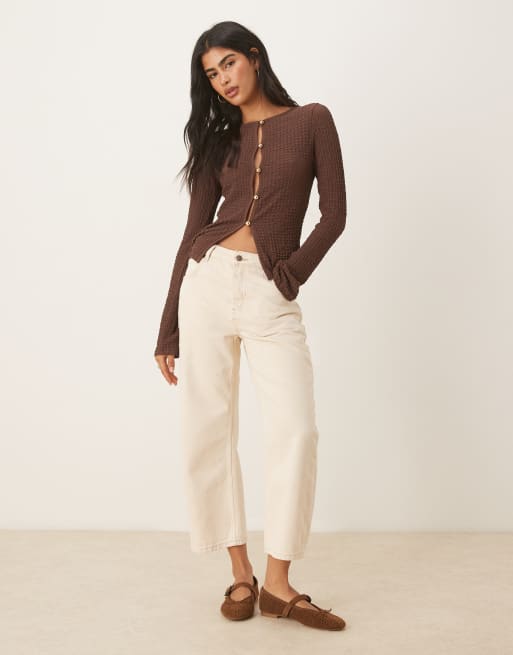 ASOS DESIGN – Strukturiertes, langärmliges Oberteil mit Knopfdetails in Schokobraun, 2 von 4