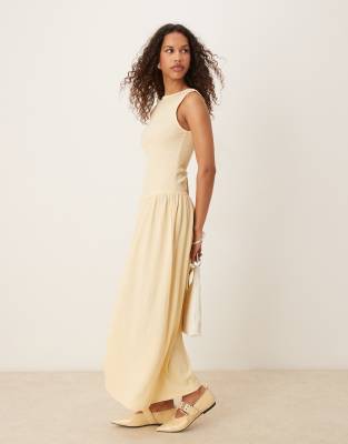 ASOS DESIGN - Strukturiertes Maxikleid in Buttermilchgelb mit tiefer Taille-Weiß