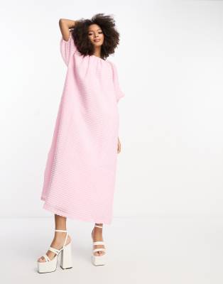 ASOS DESIGN - Strukturiertes Midi-Hängerkleid in Rosa mit gerafftem Ausschnitt