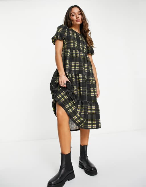 ASOS DESIGN – Strukturiertes Midi-Hängerkleid in Schwarz mit Oversize-Schnitt und Karomuster 