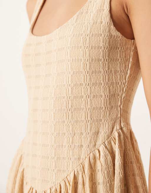 ASOS DESIGN – Strukturiertes Midikleid in Beige mit U-Ausschnitt und tief angesetzter Taille, 2 von 4