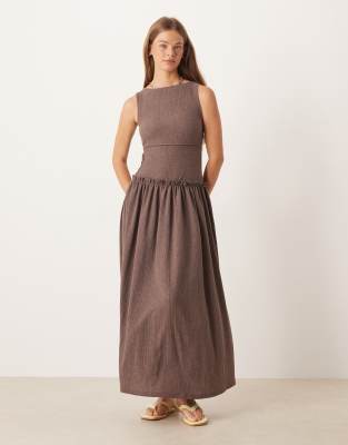 ASOS DESIGN - Strukturiertes Midikleid in Braun mit Nahtdetails-Brown
