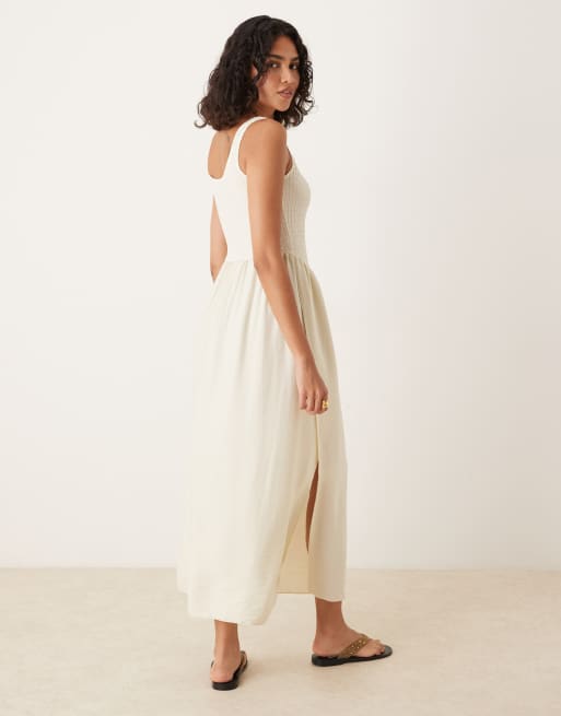 ASOS DESIGN – Strukturiertes Midikleid in Creme mit Oberteil mit Knitterstruktur und tiefem Ausschnitt, 3 von 4