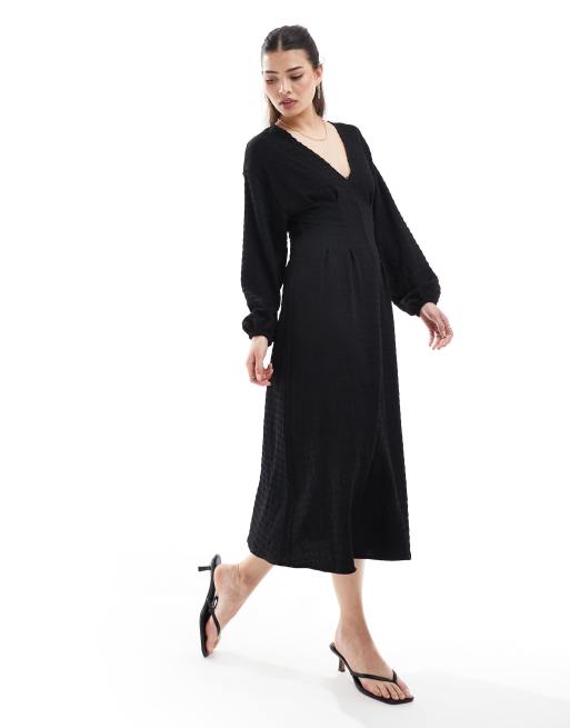 ASOS DESIGN – Strukturiertes Midikleid in Schwarz mit Ballonärmeln