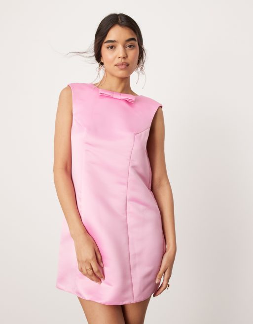 ASOS DESIGN – Strukturiertes Mini-Etuikleid aus Satin in Rosa mit Schleife, 3 von 4