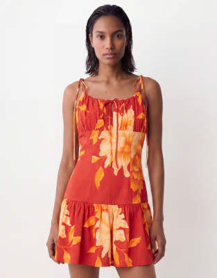 Strukturiertes Mini-Sommerkleid aus Baumwollsatin mit orangefarbenem Blumenmuster, Bindeband am Ausschnitt und tiefer Taille-Bunt Bunt 32