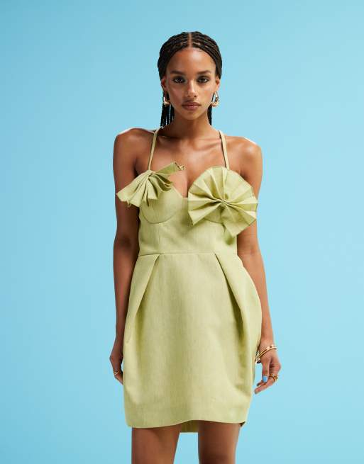 ASOS DESIGN – Strukturiertes Minikleid in Hellgrün mit Fächer-Details an der Brustpartie, 2 von 4