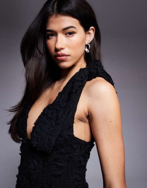 ASOS DESIGN – Strukturiertes Minikleid in Schwarz mit breitem Träger mit Oversize-Knoten an der Schulter, 3 von 4