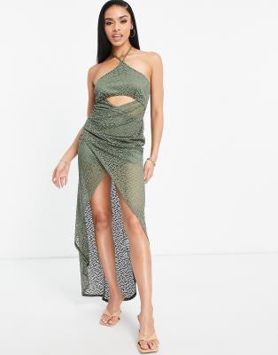 ASOS DESIGN - Strukturiertes Neckholder-Maxikleid in Olivgrün mit Wickeldesign und Zierausschnitten