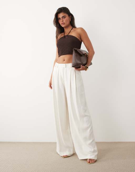 ASOS DESIGN – Strukturiertes Neckholder-Oberteil in Schokobraun mit Rüschen, Kombiteil, 3 von 4