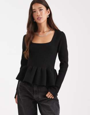 ASOS DESIGN - Strukturiertes Oberteil in Schwarz mit Schößchensaum