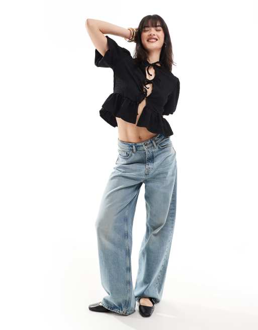 ASOS DESIGN – Strukturiertes Oberteil in Schwarz mit voluminösen Ärmeln und Bindeband vorn, 3 von 4