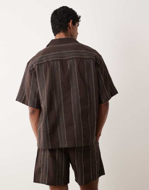 ASOS DESIGN – Strukturiertes Oversize-Hemd in Dunkelbraun mit Reverskragen, Kombiteil, 4 von 5