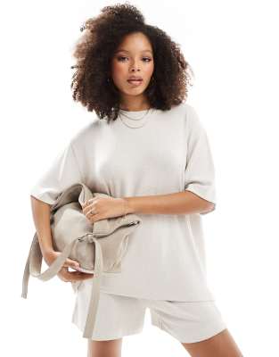 ASOS DESIGN - Strukturiertes Oversize-T-Shirt aus Strickmaterial in Steinbeige-Neutral