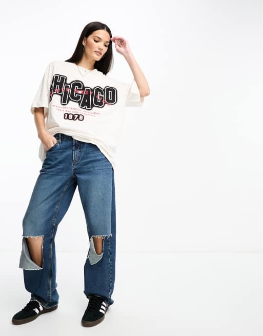 ASOS DESIGN – Strukturiertes Oversize-T-Shirt in Cremeweiß mit Chicago-Grafik