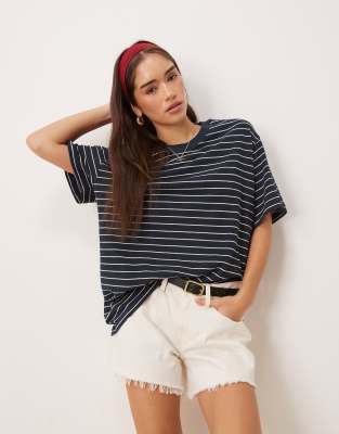ASOS DESIGN - Strukturiertes Oversize-T-Shirt in gestreiftem Marineblau