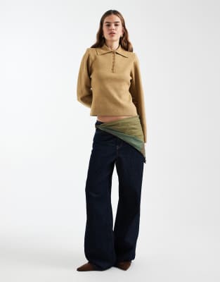 ASOS DESIGN - Strukturiertes Polo-Oberteil in Camel mit Schulterpolstern-Neutral