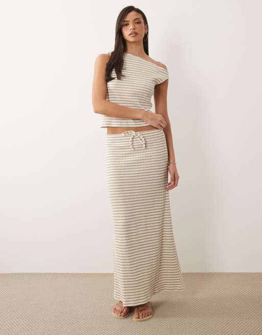 ASOS DESIGN – Strukturiertes, schulterfreies Oberteil in Khaki und Creme gestreift, Kombiteil, 4 von 4
