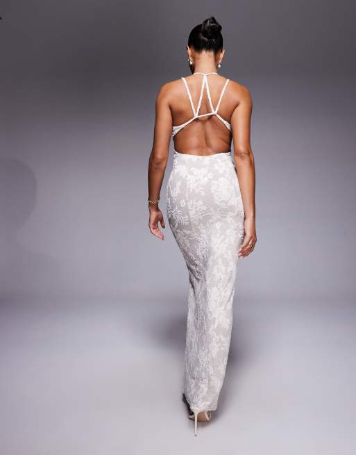 ASOS DESIGN – Strukturiertes Spitzen-Maxikleid in Cremeweiß mit goldfarbenen Metall-Details, 2 von 4