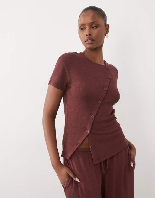 ASOS DESIGN – Set aus strukturiertem Strick in Schokobraun mit asymmetrischem Oberteil und Hose mit weitem Bein, 2 von 2