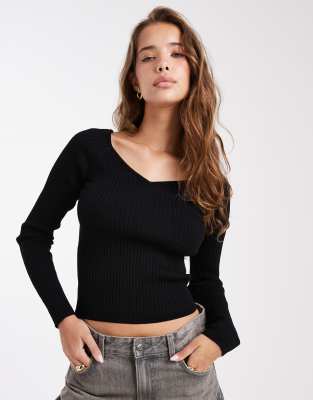 ASOS DESIGN - Strukturiertes Strickoberteil in Schwarz mit V-Ausschnitt