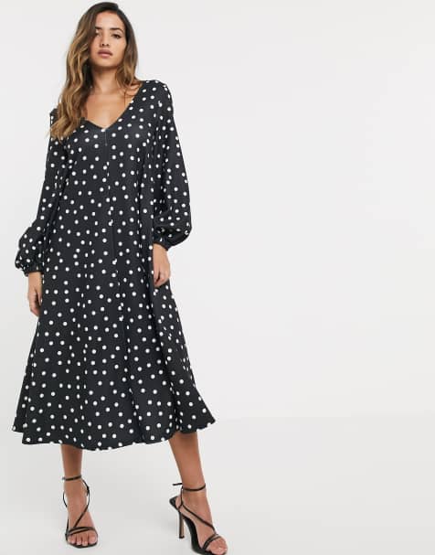 ASOS DESIGN – Strukturiertes Swing-Midikleid mit V-Ausschnitt und Punkten