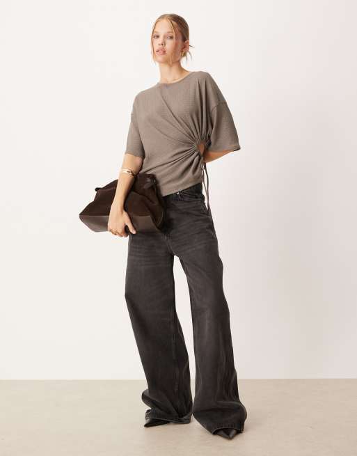 ASOS DESIGN – Strukturiertes T-Shirt in Mokka mit Kordelzug in der Taille, 2 von 4