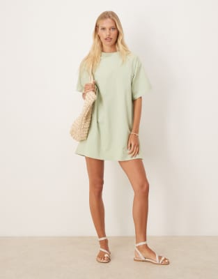 ASOS DESIGN – Strukturiertes T-Shirt-Minikleid in Salbeigrün mit Oversize-Passform - view 1